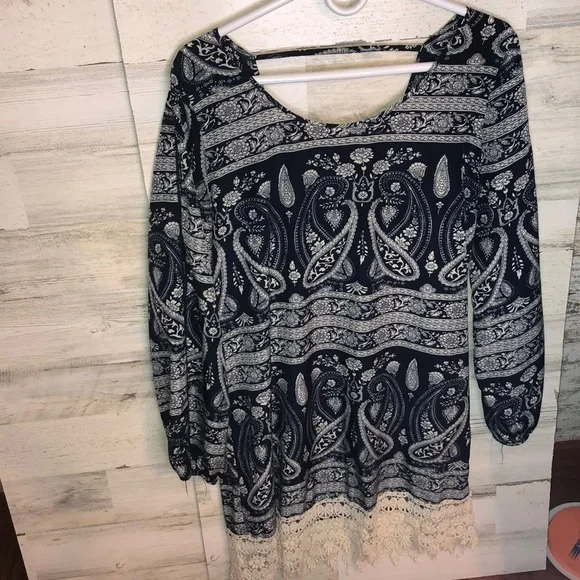 Rue21 blue and white lace graphic dress open sleeves knee length size large​​ - Picture 4 of 11